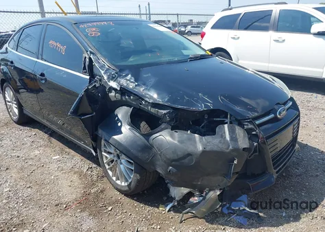 2014 Ford Focus Titanium from USA, damaged, VIN 1FADP3J23EL429773